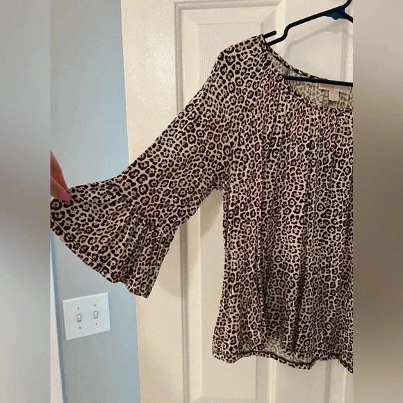 Michael Kors Women’s Dress Shirt. - Picture 5 of 5